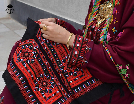 آموزش الگوهای اولیه سوزن‌دوزی بلوچی برای مبتدیان: سفری رنگارنگ به دنیای صنایع دستی سنتی
